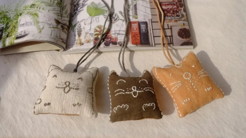 Easy DIY: Make Cute Hanging Cat Ornaments with Fabric Scraps